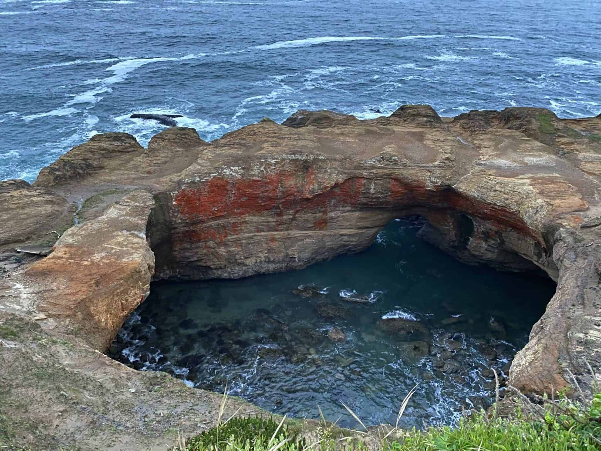 Guide To The Devil's Punchbowl Hike In Oregon (With Map)